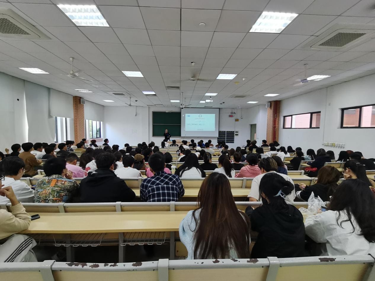 2dfee77bd11fe4404211a9bac5040b1